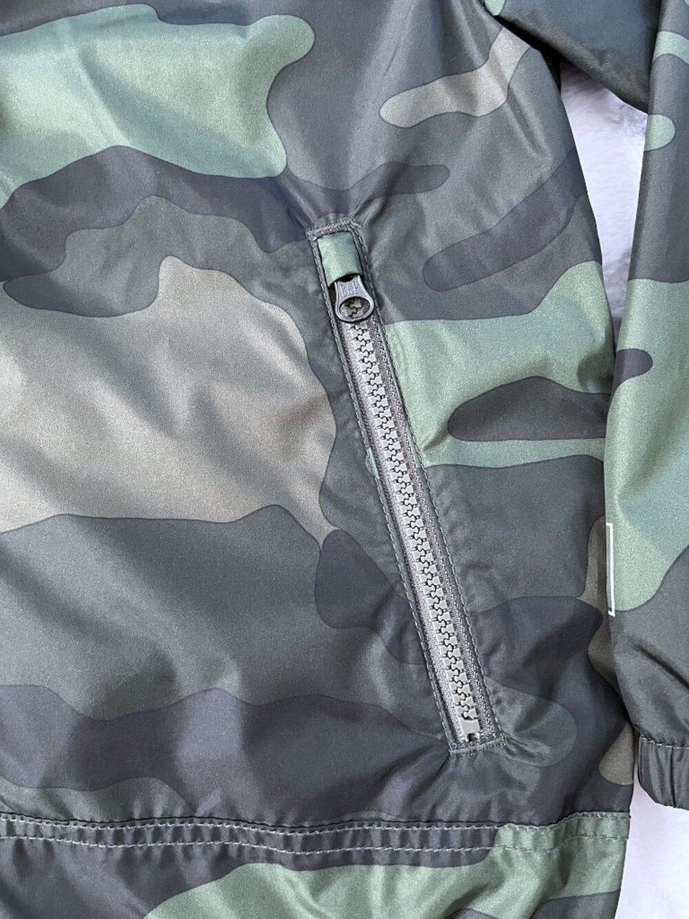 NWT Kids GAP Camo Windbreaker Jacket (Green) M / 8 - Picture 8 of 13